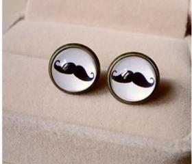 The Avanti bearded time earrings